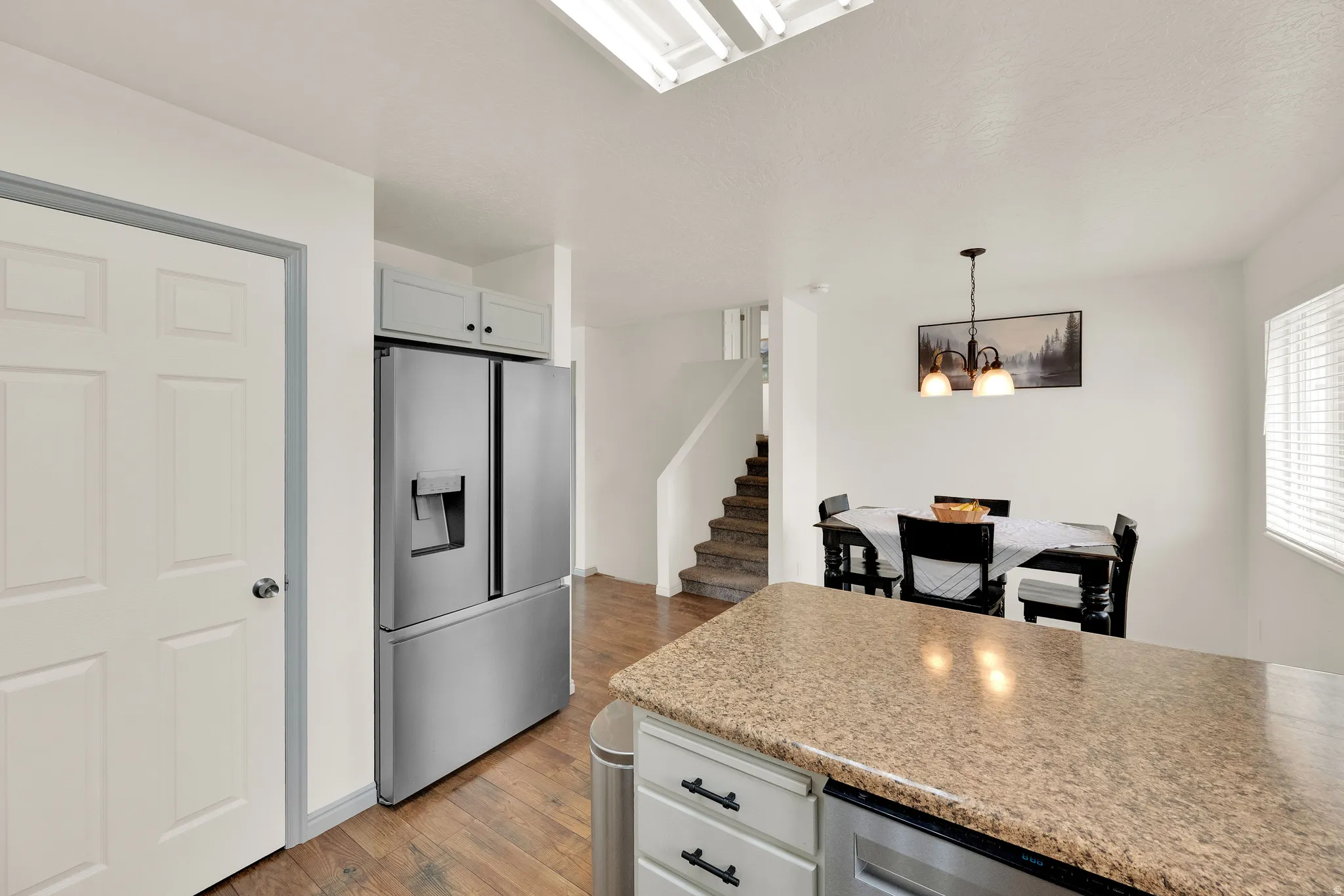 Kitchen dining area