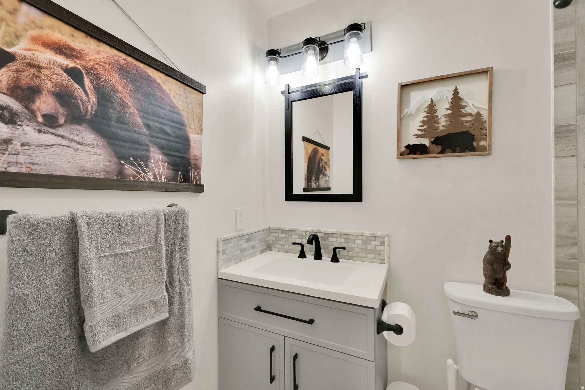 Guest bathroom including a tub/shower combo.