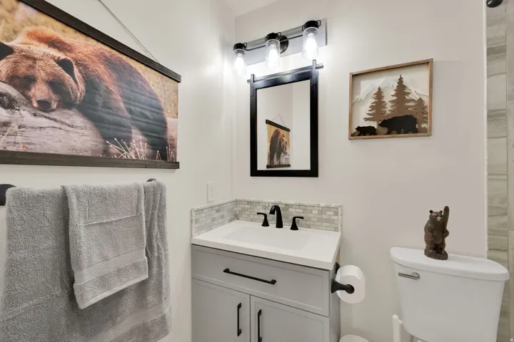 Guest bathroom including a tub/shower combo.