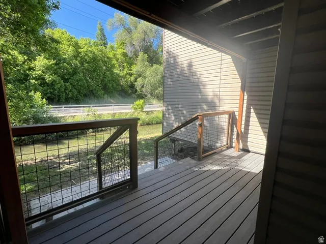 Lower deck