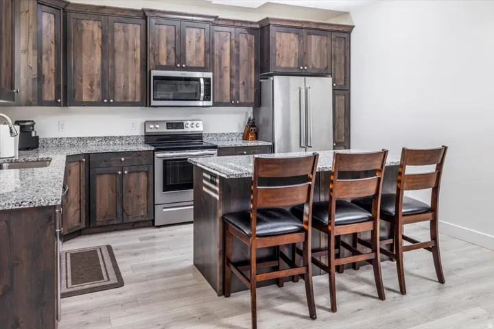 Kitchen with upgraded cabinets and quartz countertops