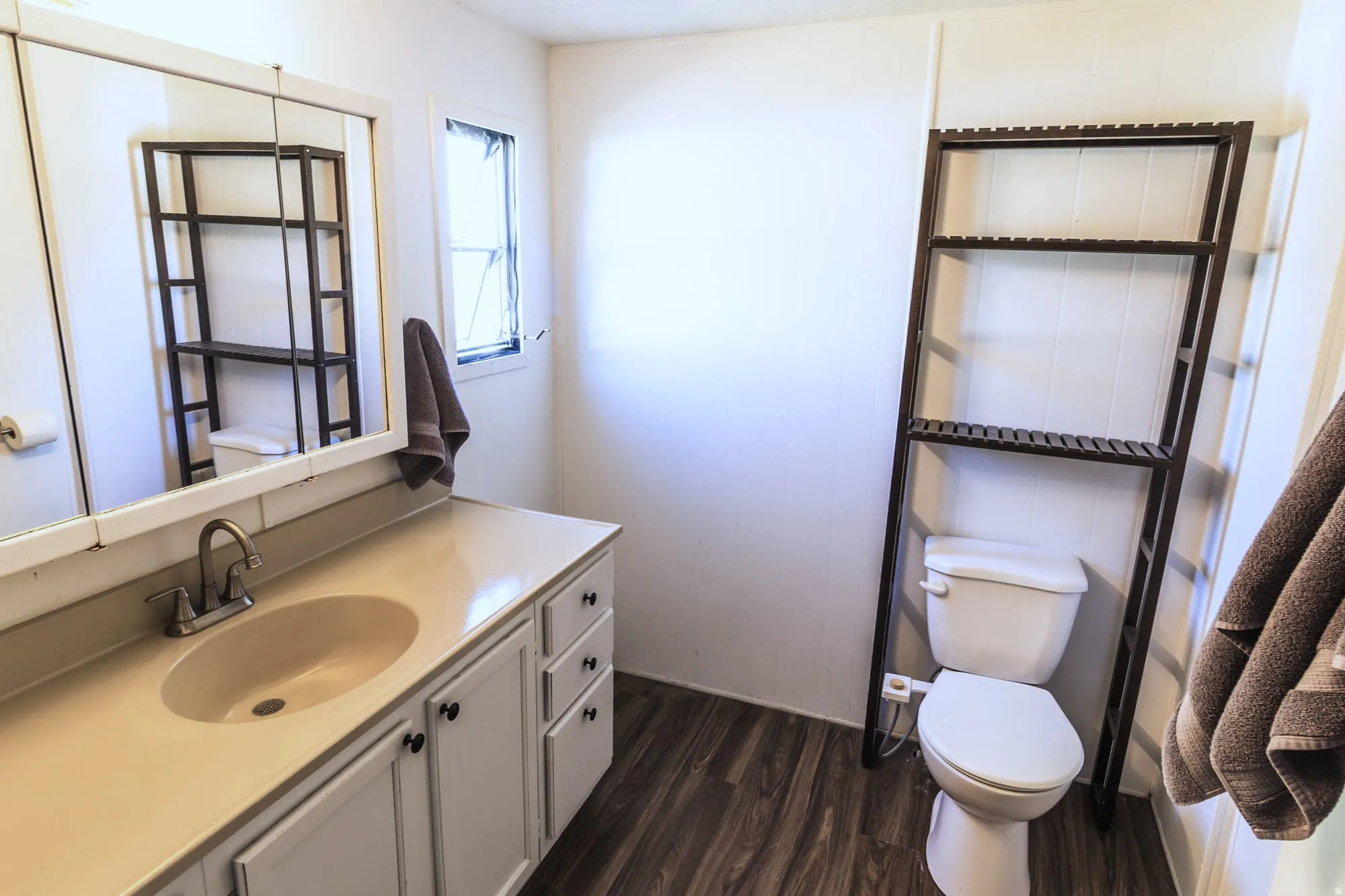 Extra space for storage in the corner