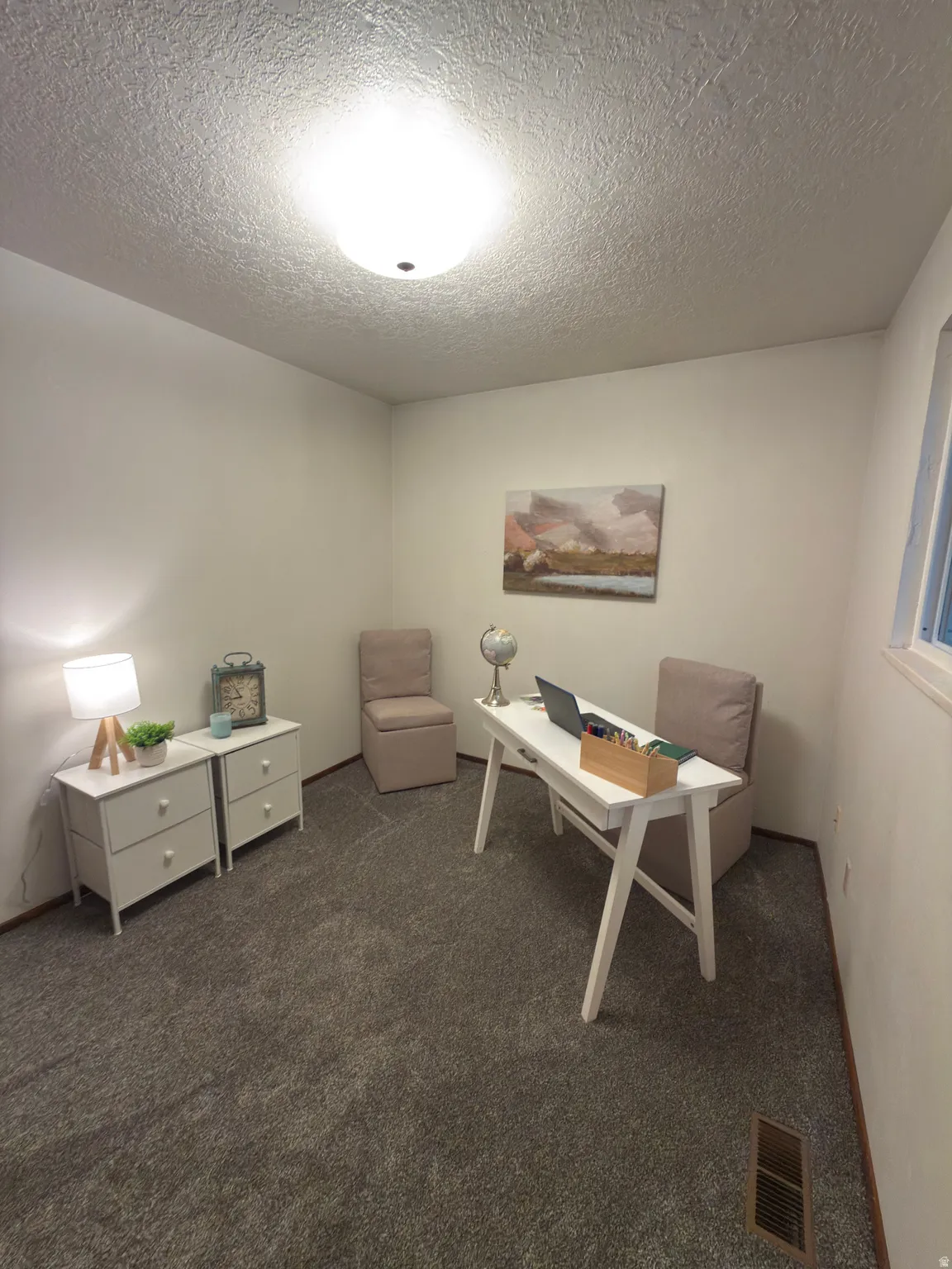 Neutral tone wall finishes
