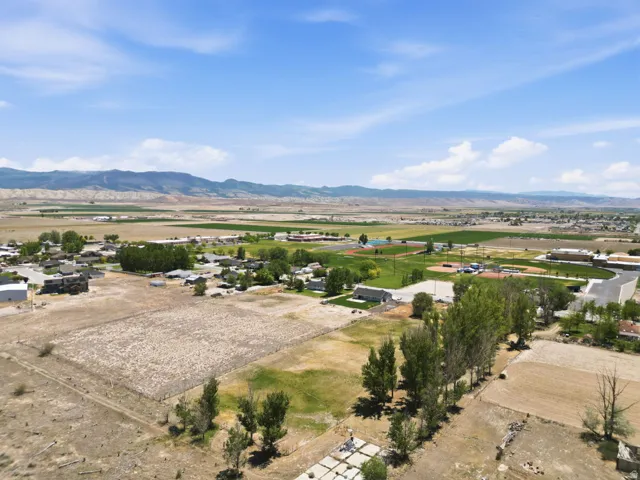 Expansive land parcel featuring open fields and distant mountain ranges