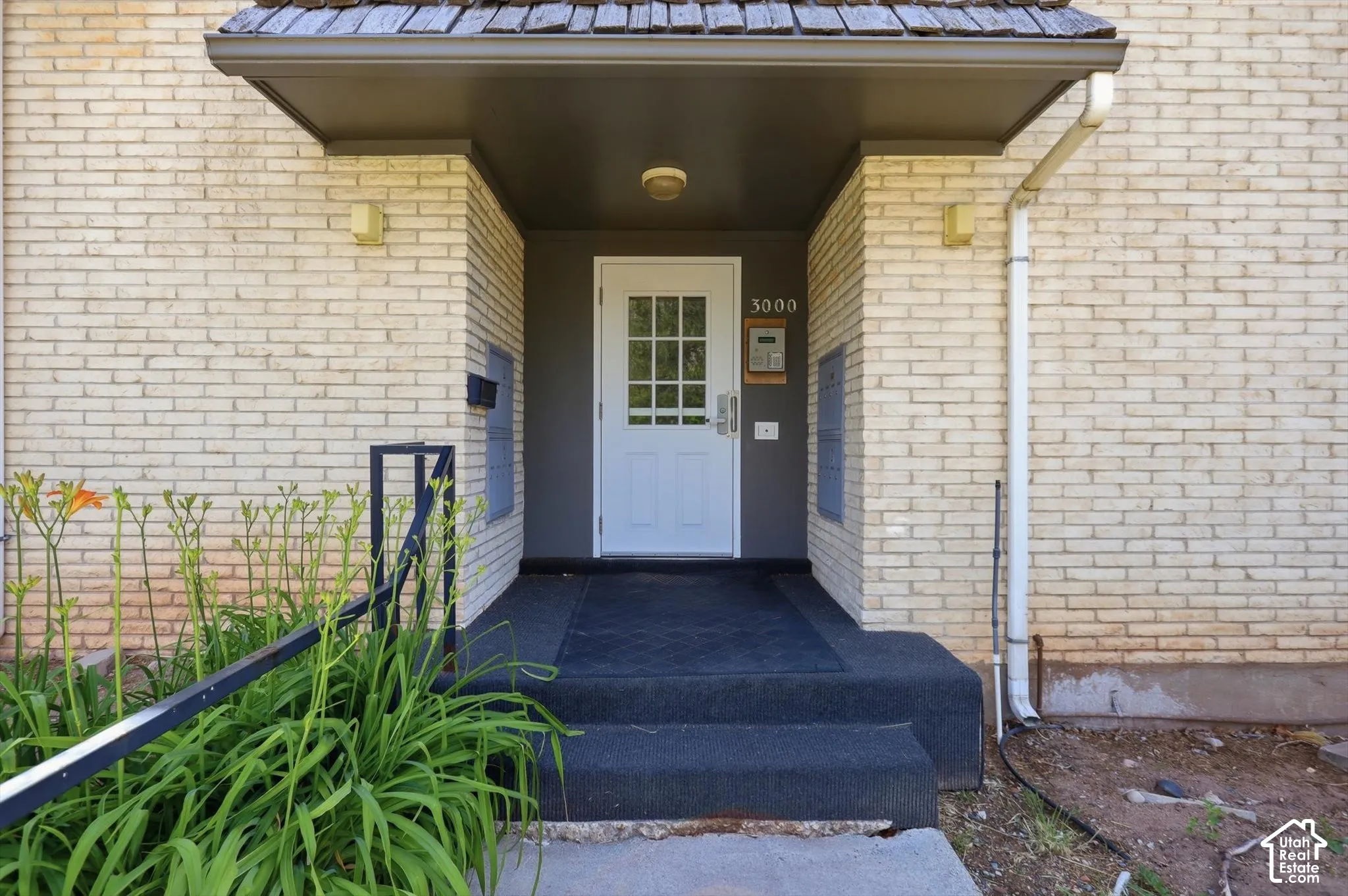 Welcome to 3000 E Kennedy #6, SLC - Locked front entry