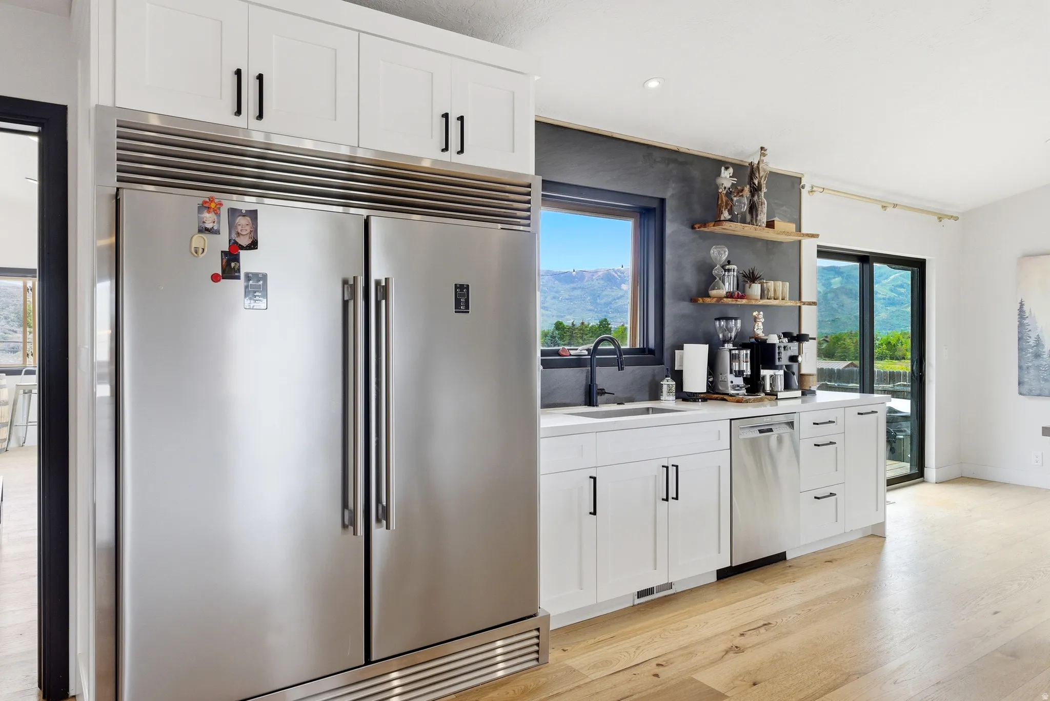 Integrated stainless steel refrigerator/freezer combination