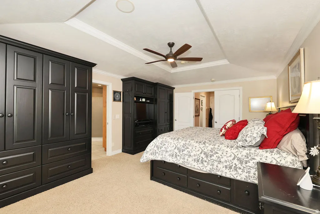Recessed tray ceiling with crown molding and a ceiling fan