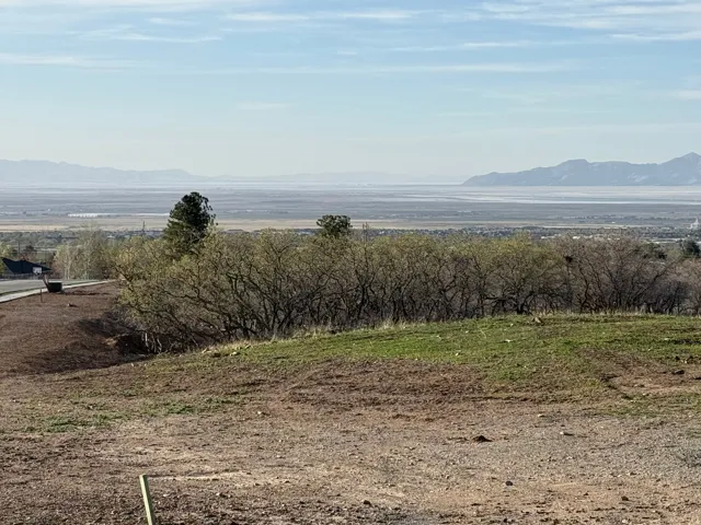 Elevated lot offering expansive mountain and valley scenery