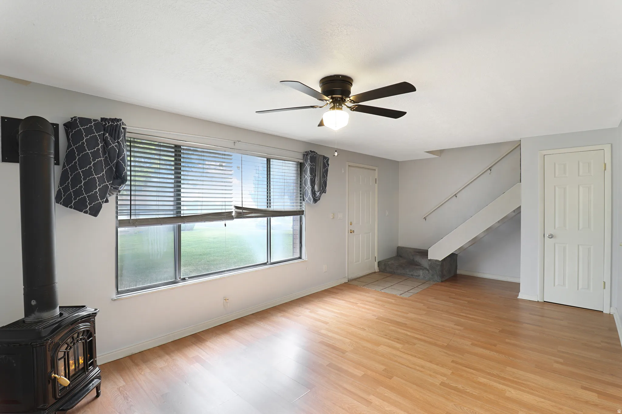 Living Room with Gas Fireplace and Ceiling Fan