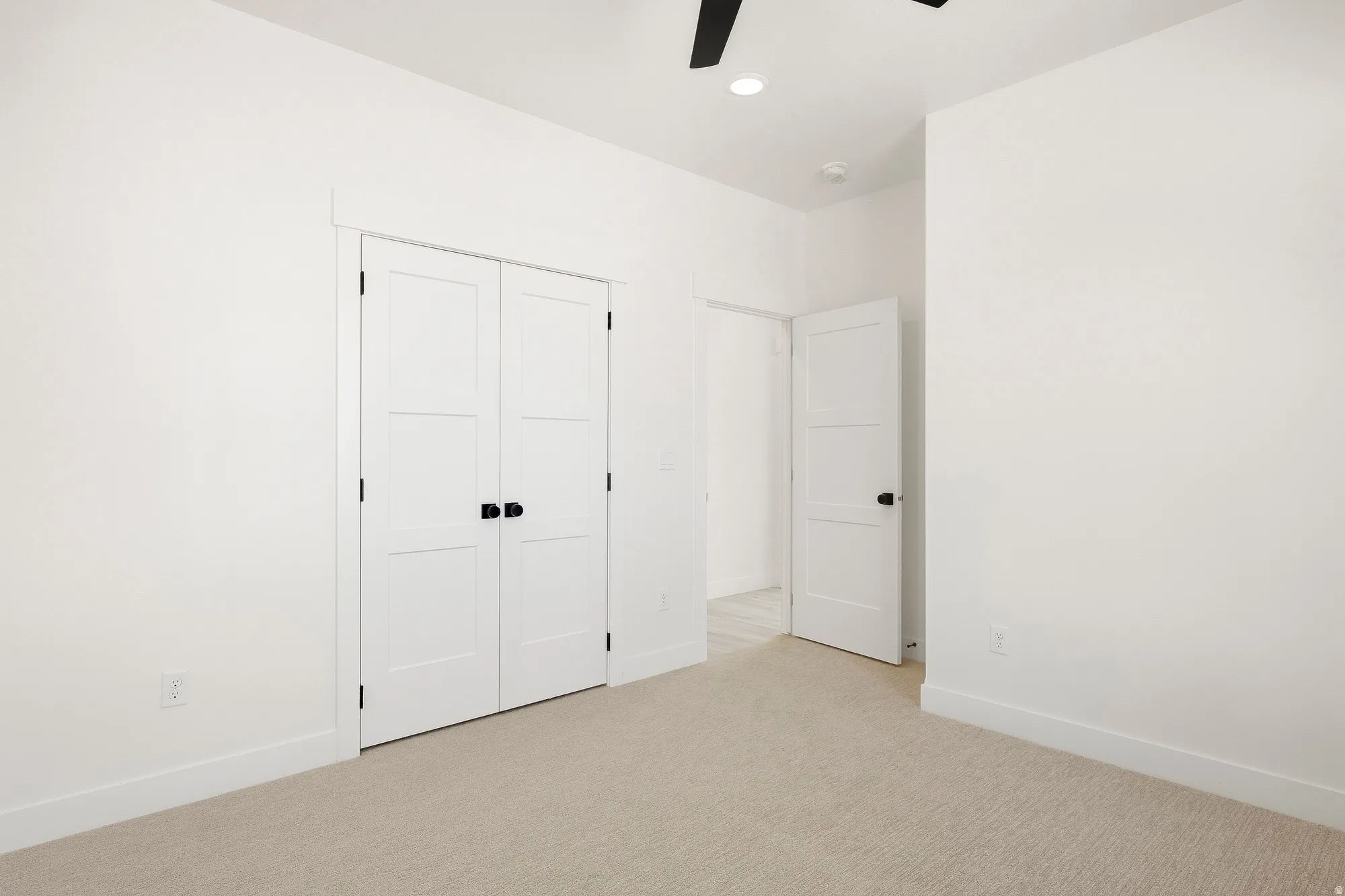 Neutral wall finishes