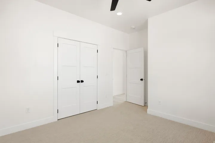Neutral wall finishes