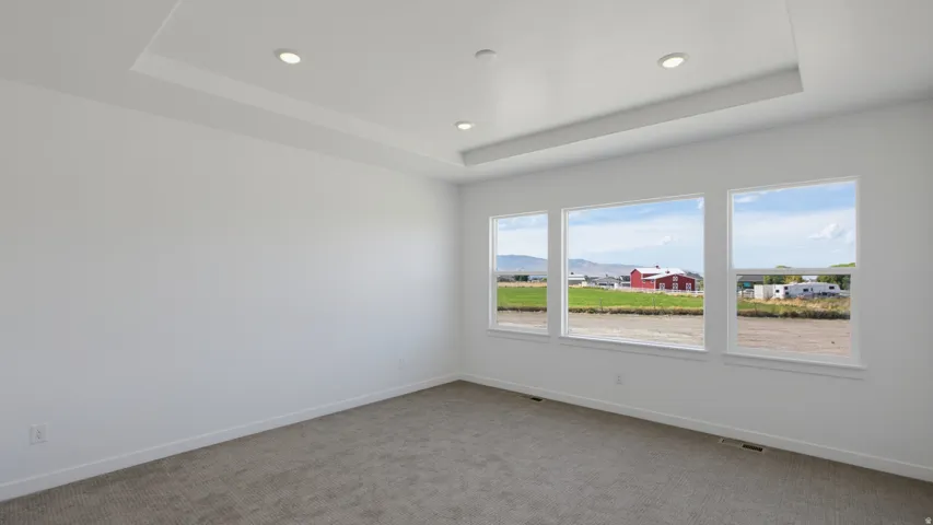 Tray ceiling with recessed lighting