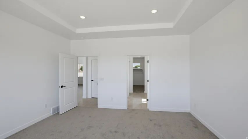 Tray ceiling with recessed lighting