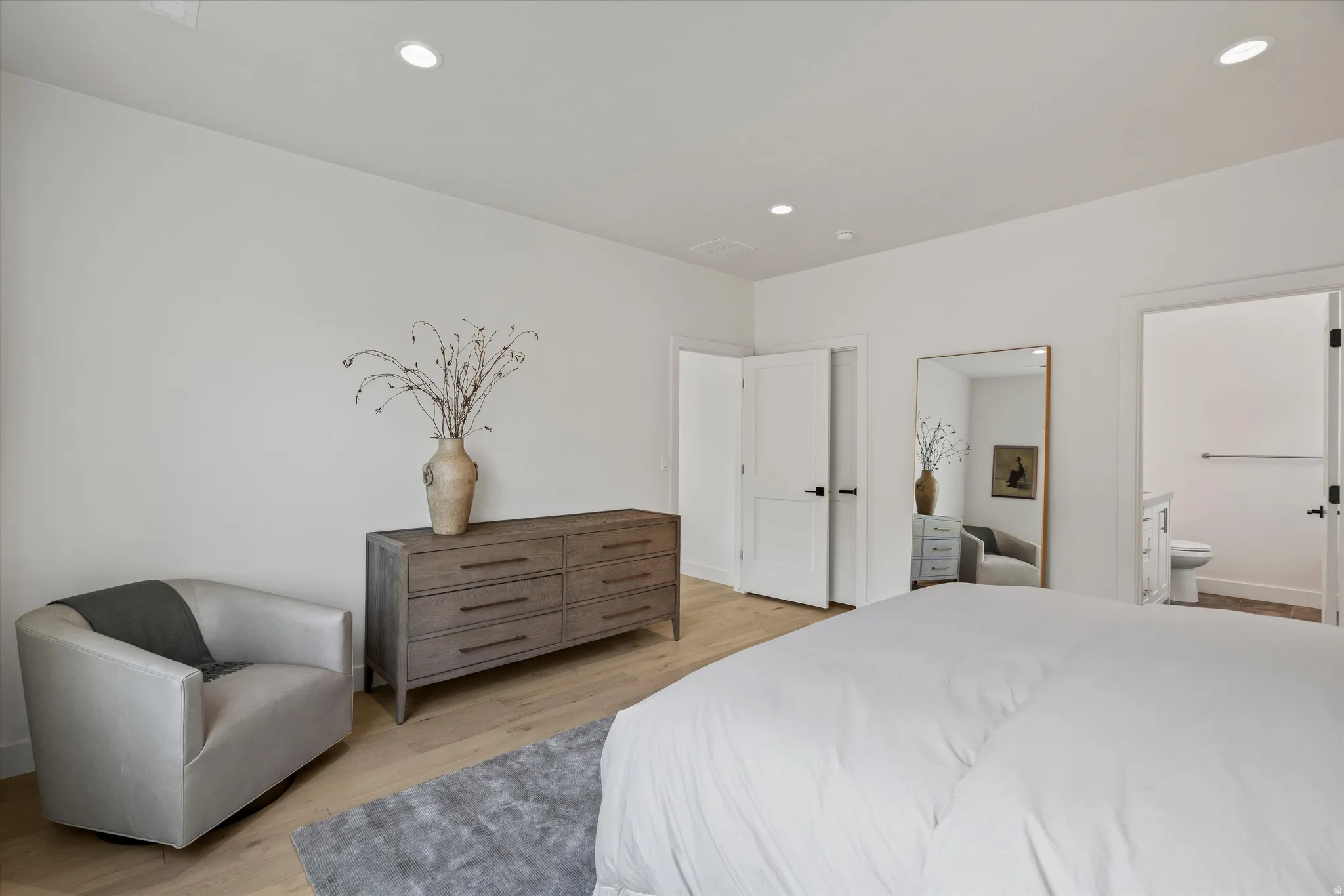 Oversized primary suite with large picture window, en-suite bath, and large walk-in closet.