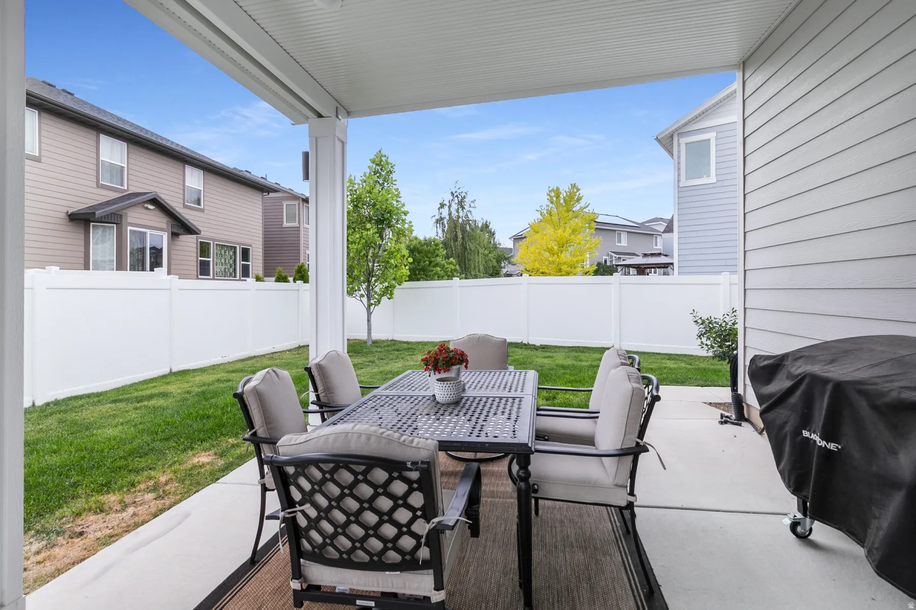 Covered patio with a concrete surface