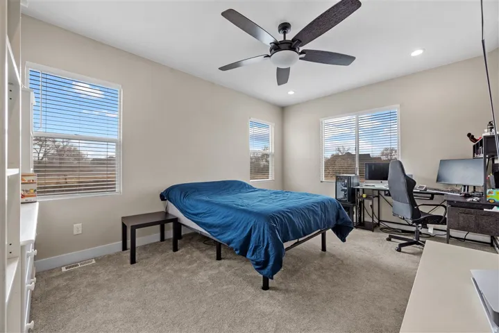 7967 N Spring Valley Ln #321, Lake Point, Utah 84074