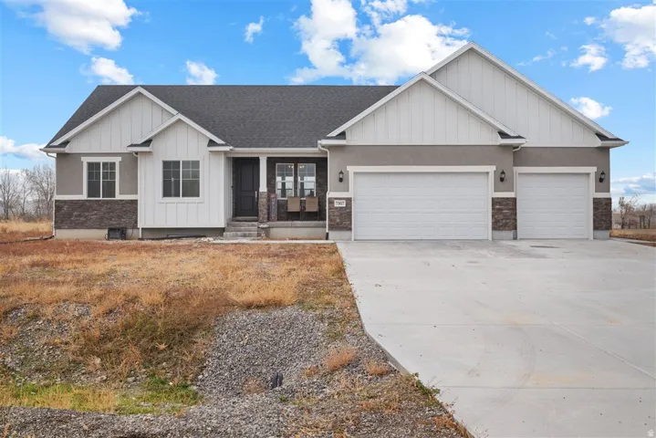 7967 N Spring Valley Ln #321, Lake Point, Utah 84074
