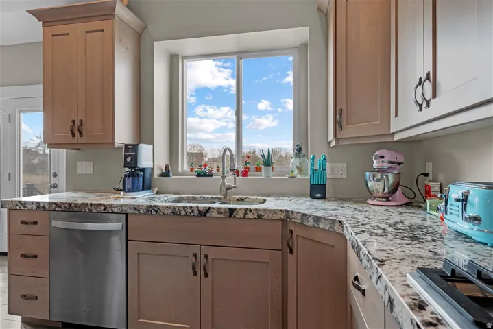 7967 N Spring Valley Ln #321, Lake Point, Utah 84074