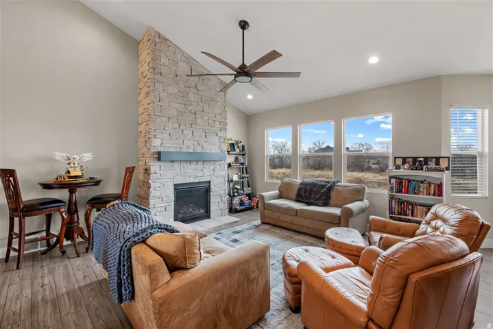 7967 N Spring Valley Ln #321, Lake Point, Utah 84074