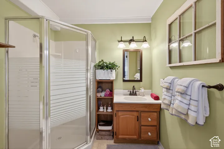 Corner shower with frosted glass doors