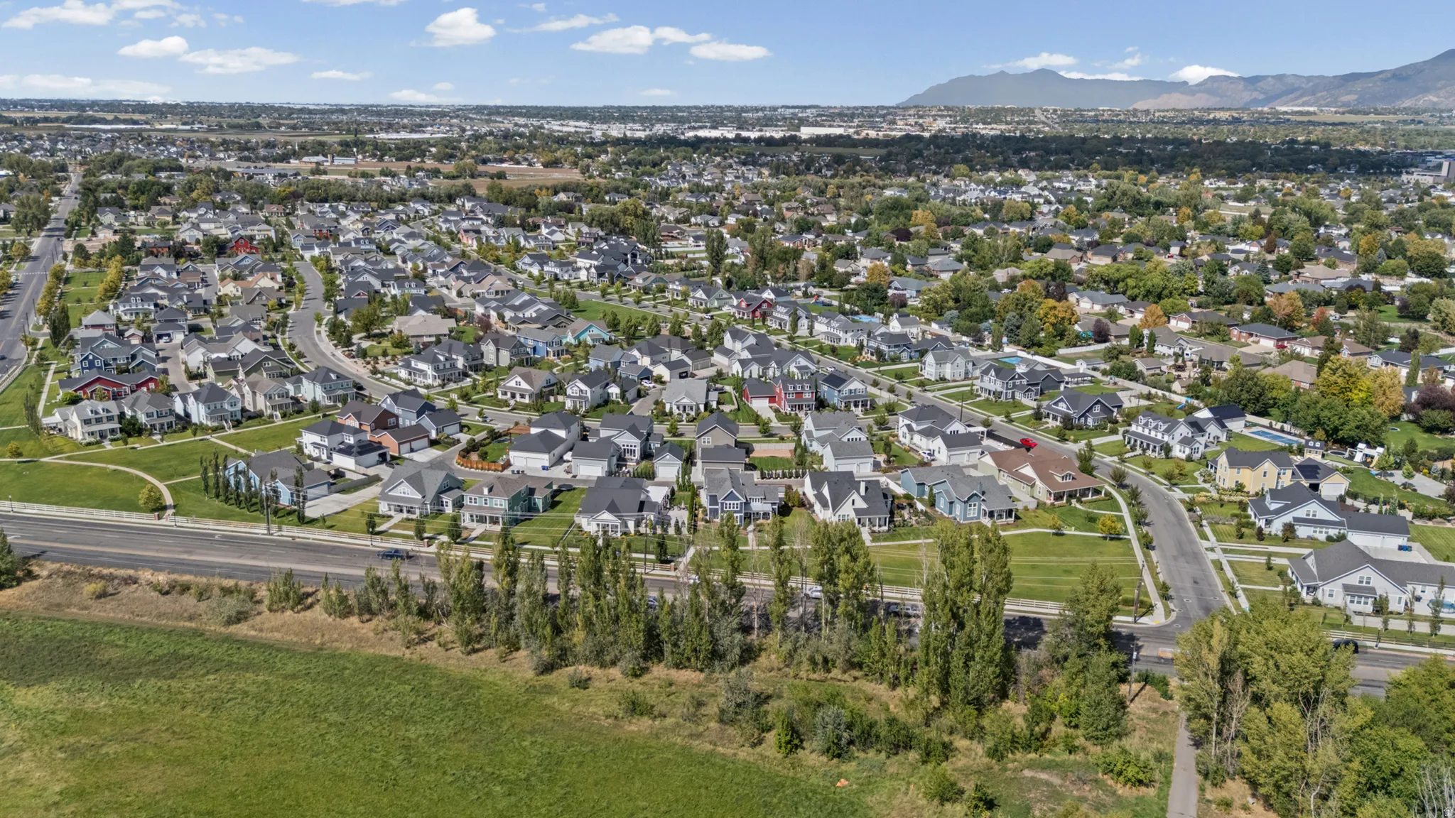 Expansive neighborhood with varied residential architecture