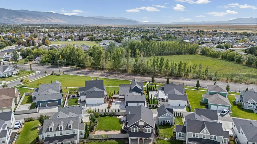 Expansive neighborhood with varied residential architecture