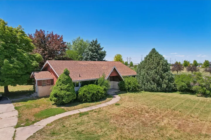 Ranch-style residence featuring a prominent gabled roof and a screened-in porch
