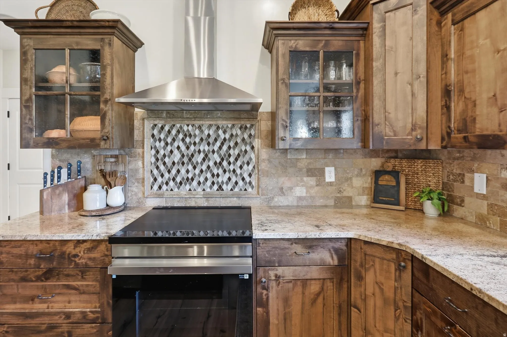 Integrated stainless steel range with overhead vent hood