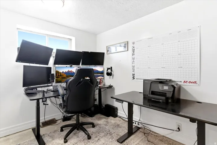 Bedroom / Office