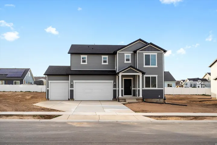 **DISCLAIMER** Exterior elevation & colors may vary. Front house
