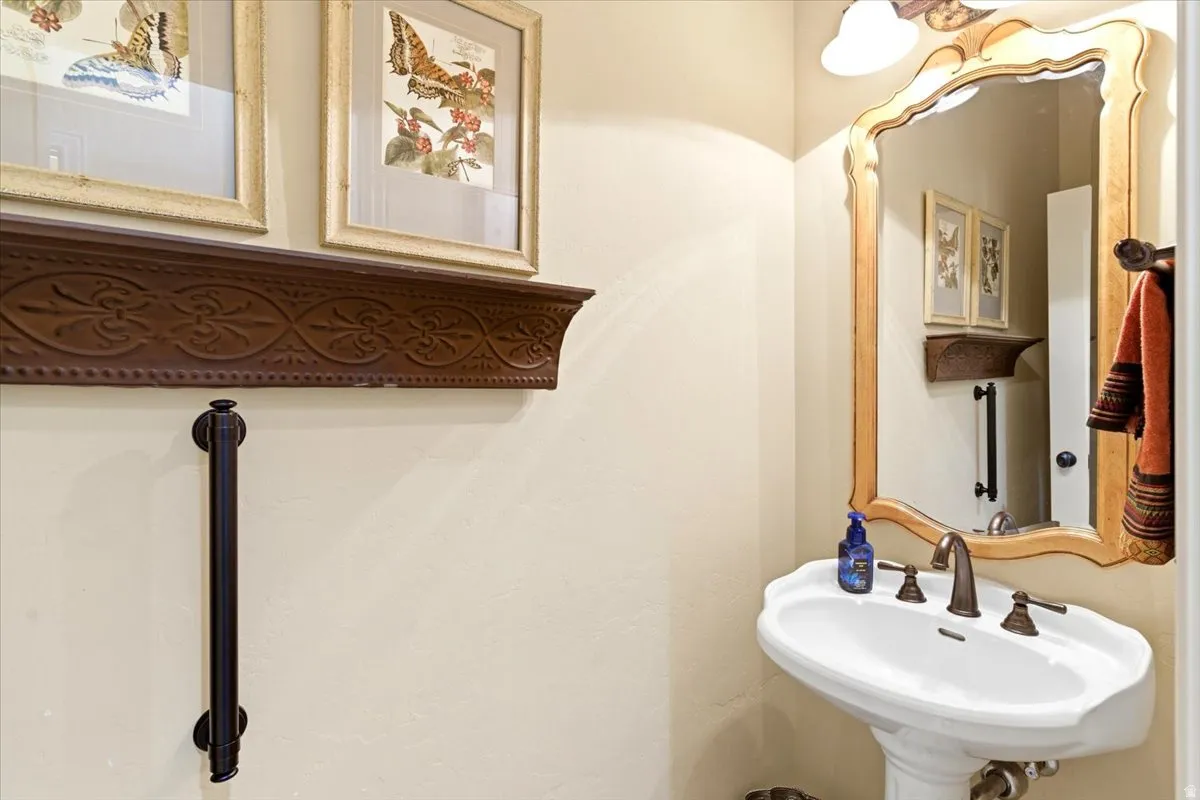 Pedestal sink with a three-piece bronze faucet set
