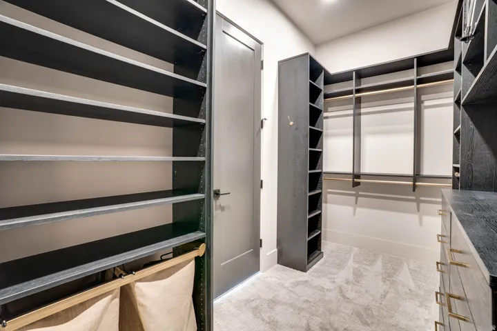 Walk in closet