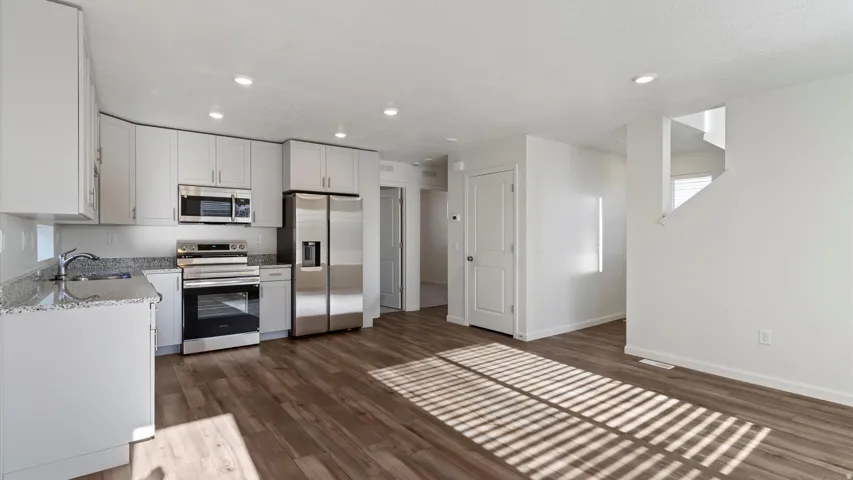 21 N Jordan River Way, Saratoga Springs, Utah 84045