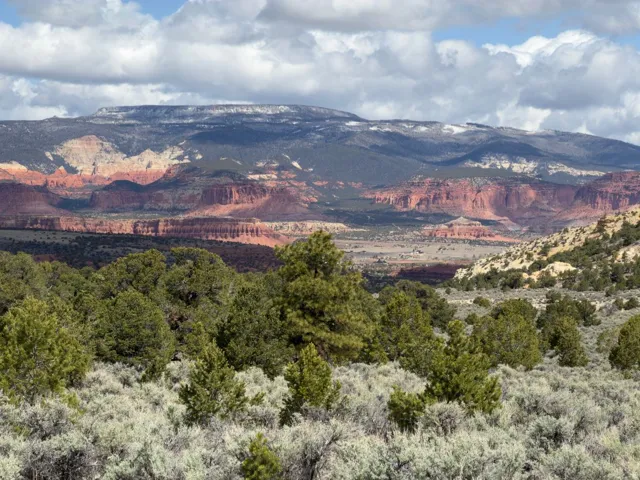 2196 E Teasdale Rd, Teasdale, Utah 84773