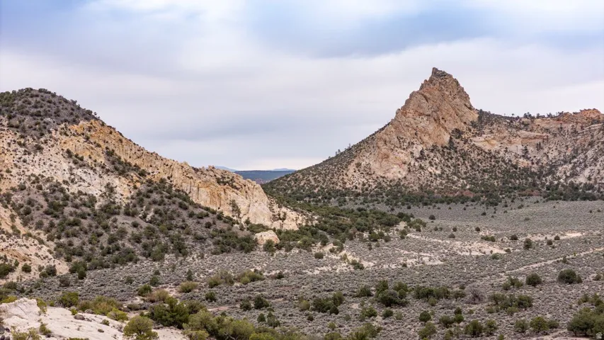 2196 E Teasdale Rd, Teasdale, Utah 84773