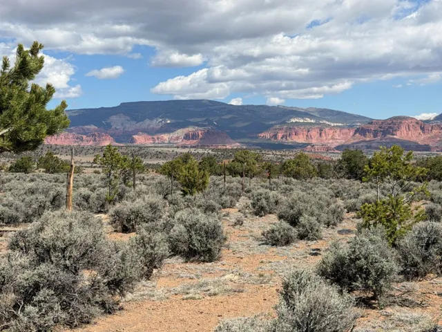 2196 E Teasdale Rd, Teasdale, Utah 84773