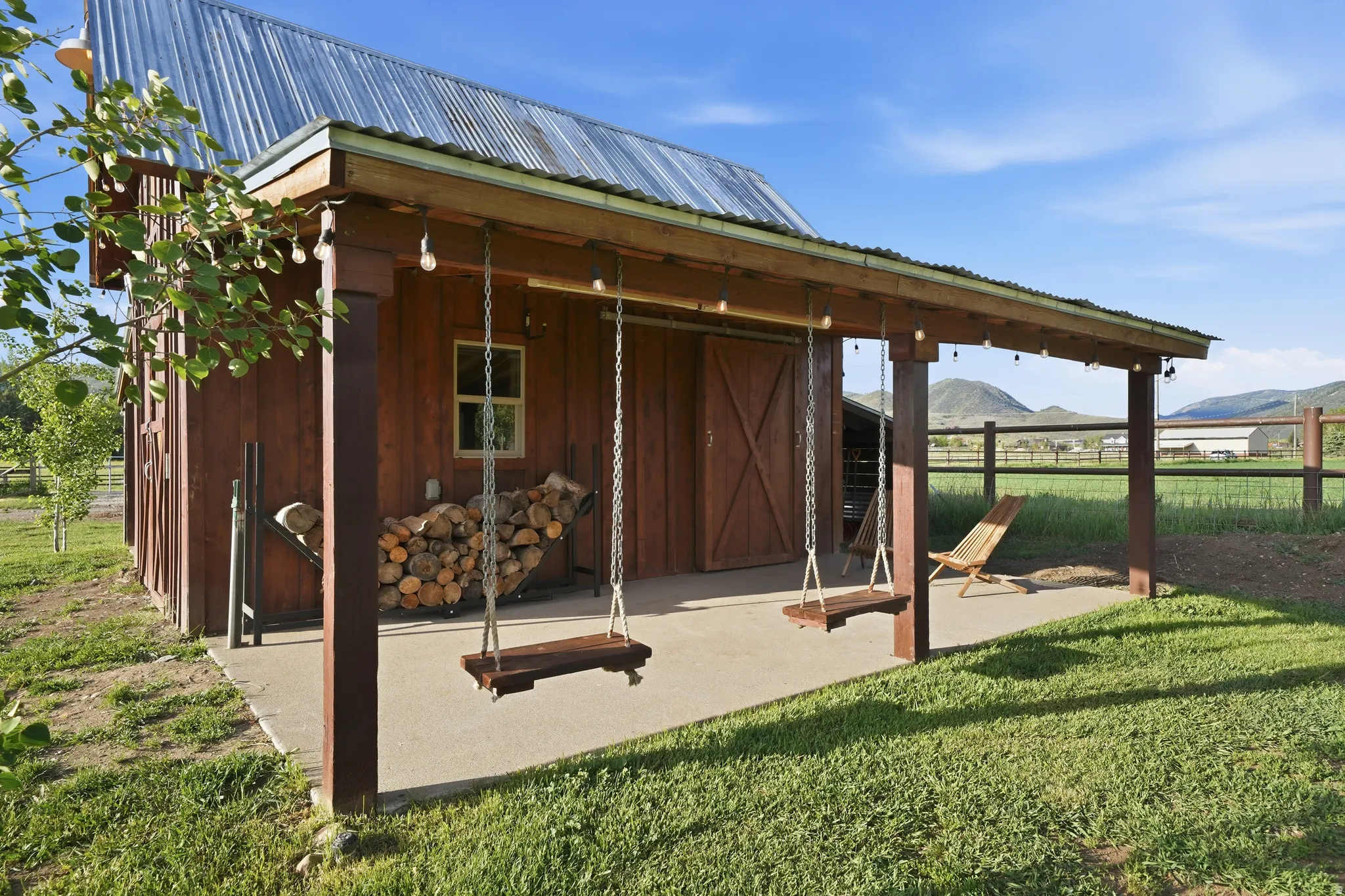 Outdoor structure