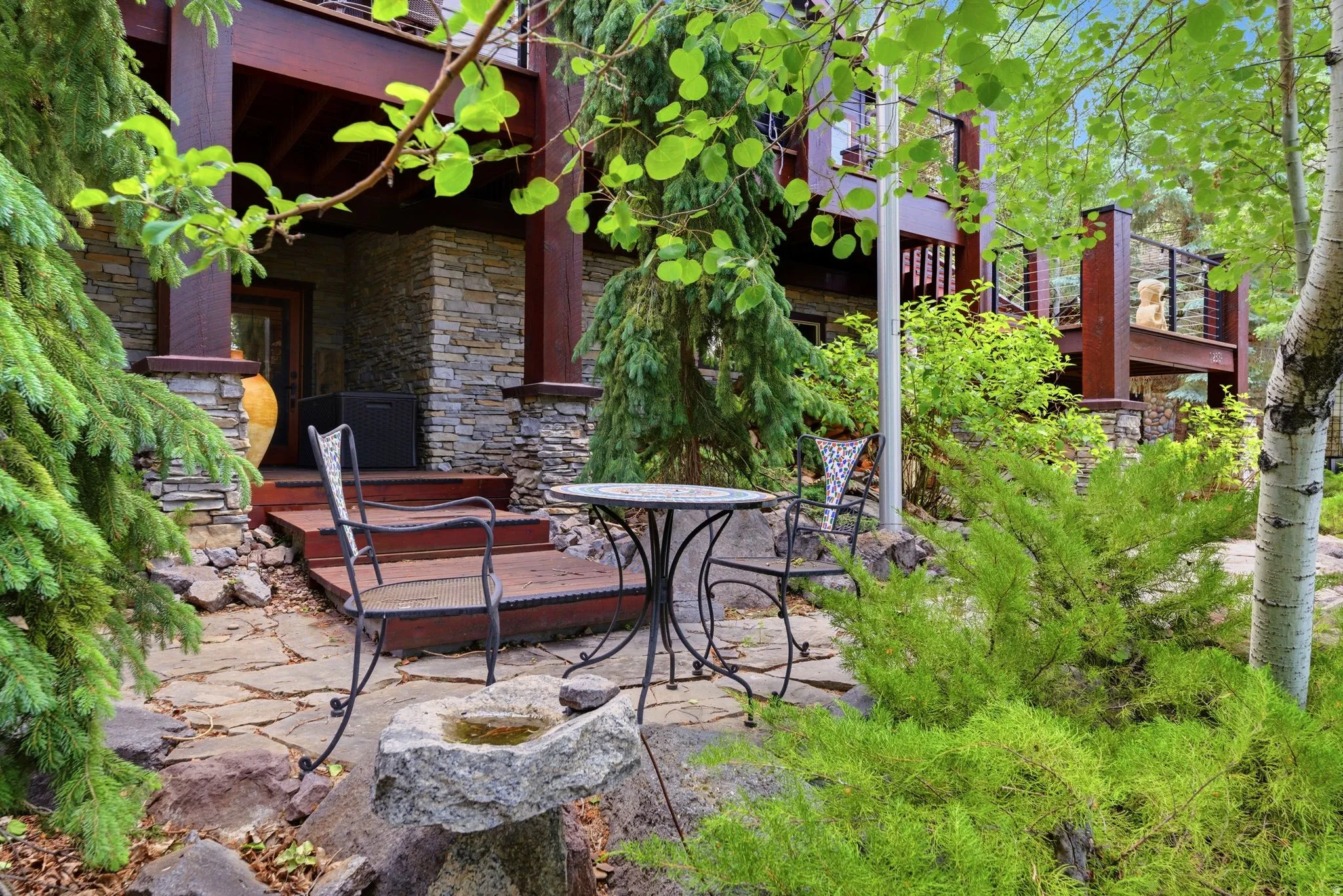 Stone patio with flagstone pavers