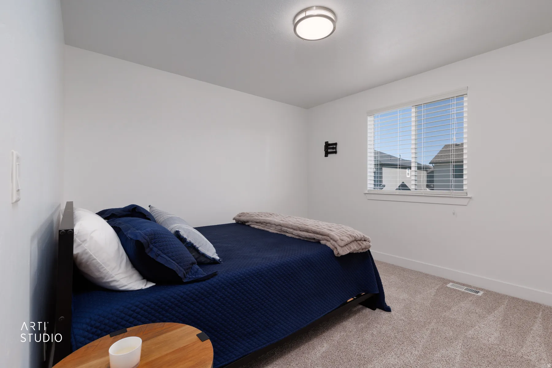 Neutral toned carpet flooring with white baseboards