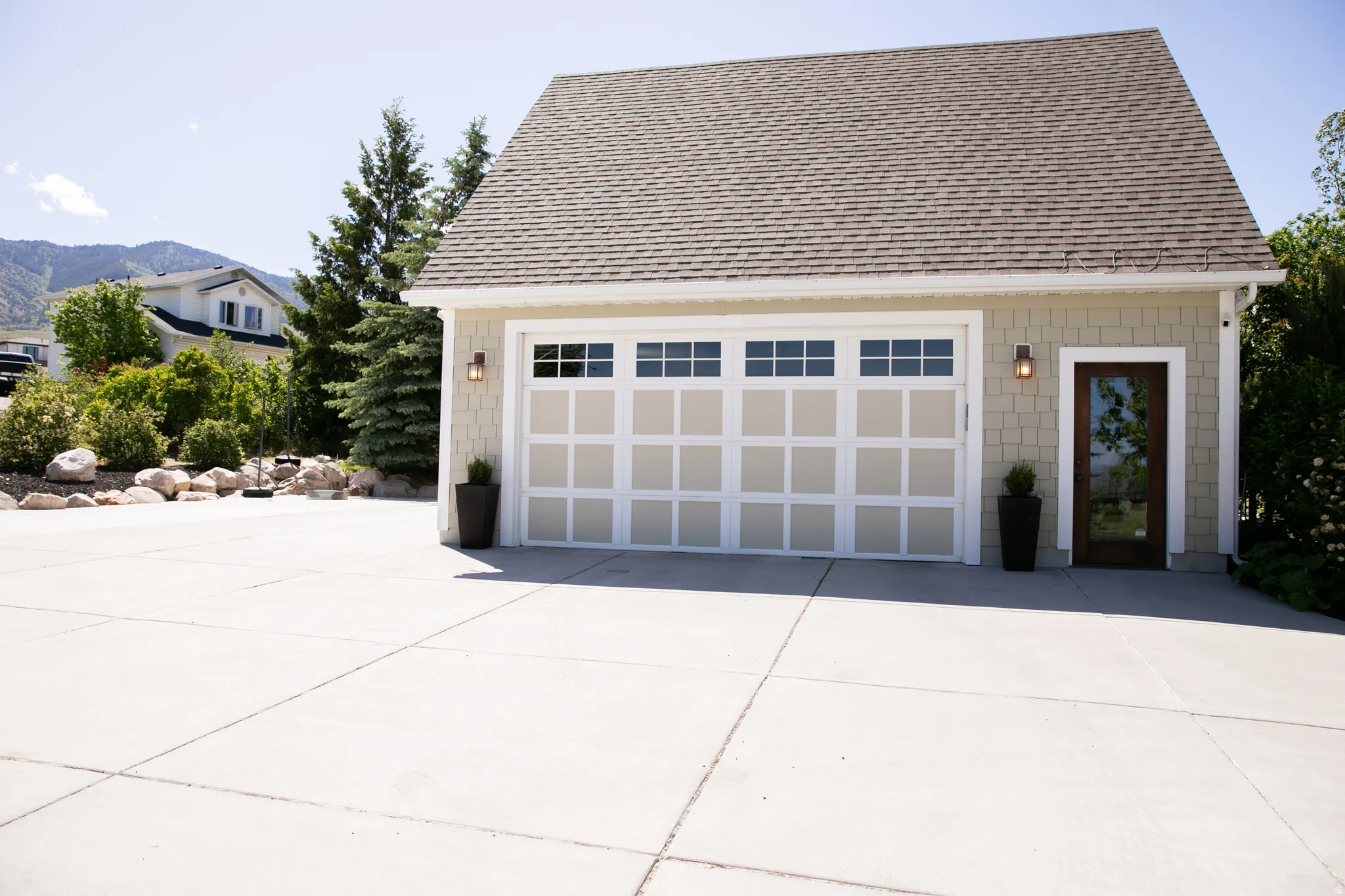 Gable roof design over shake siding
