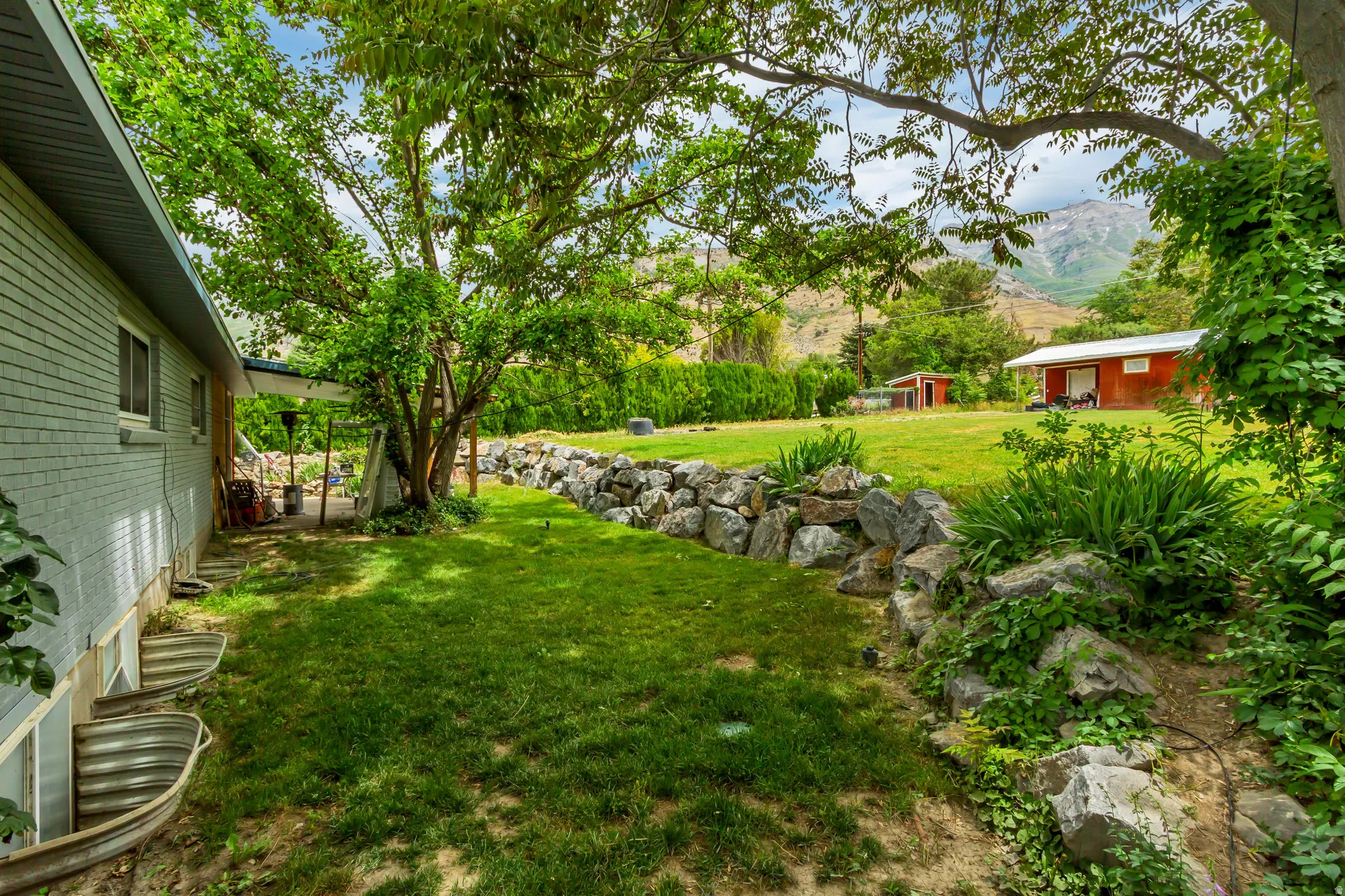 Retaining wall between main house and casita front yard