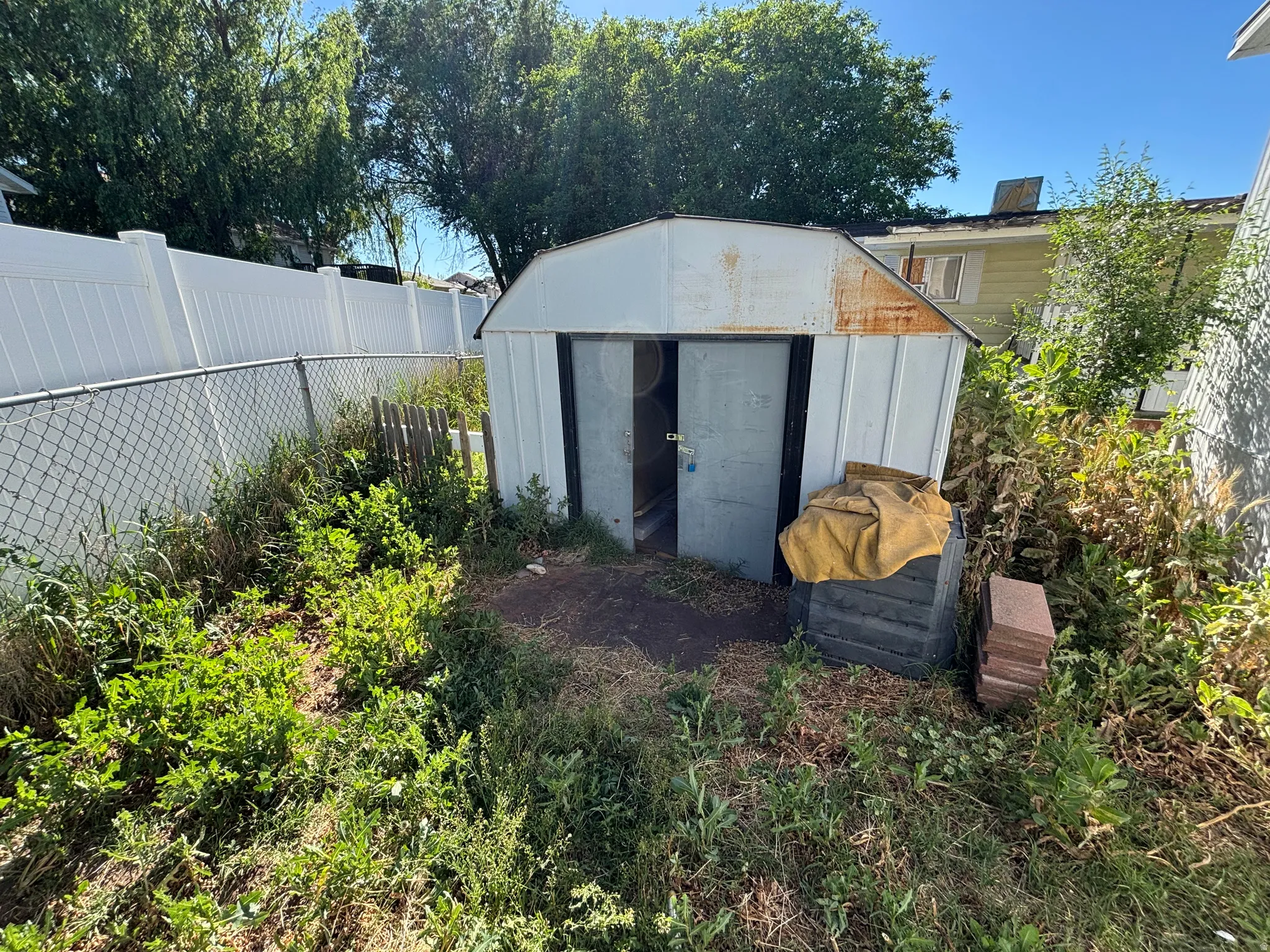 Outdoor structure