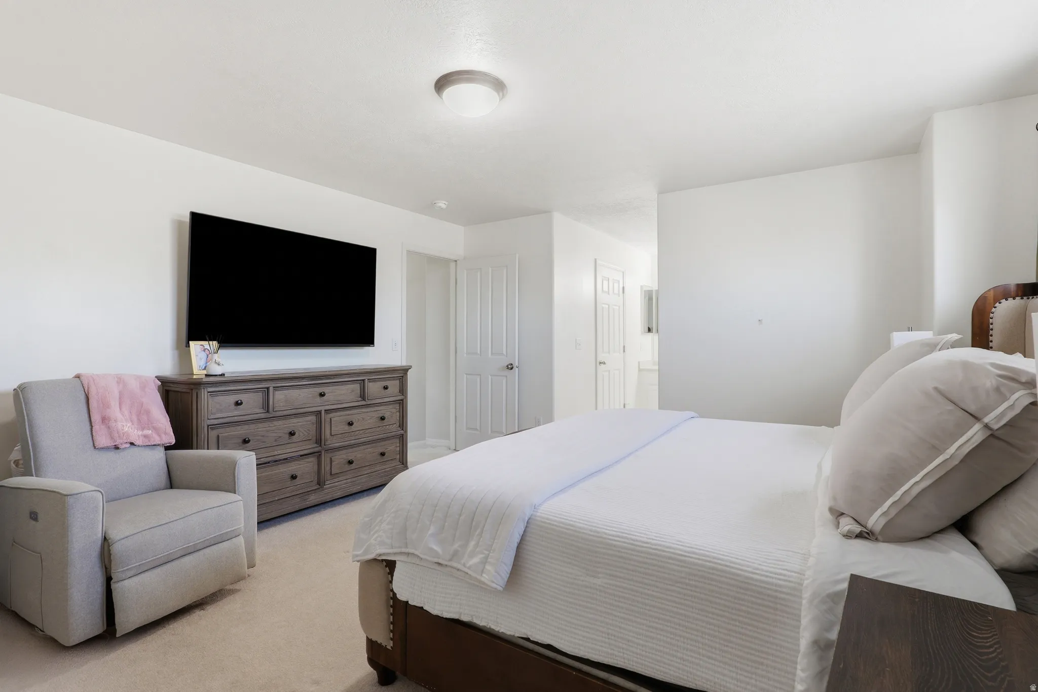 Spacious room with plush carpeting and neutral wall tones