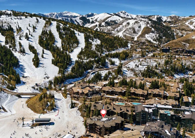 Mountain resort property with direct access to ski slopes