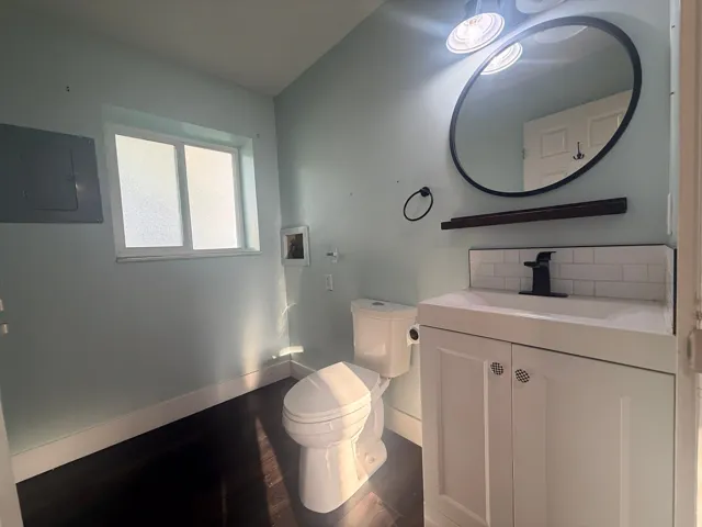 1/2 bath with washer/dryer hookups