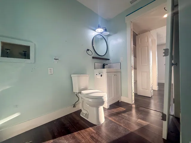 1/2 bath with washer/dryer hookups
