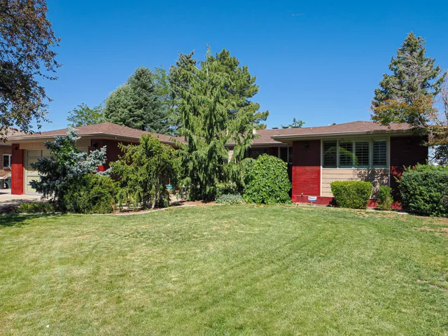 Single-story residence featuring brick and siding exterior