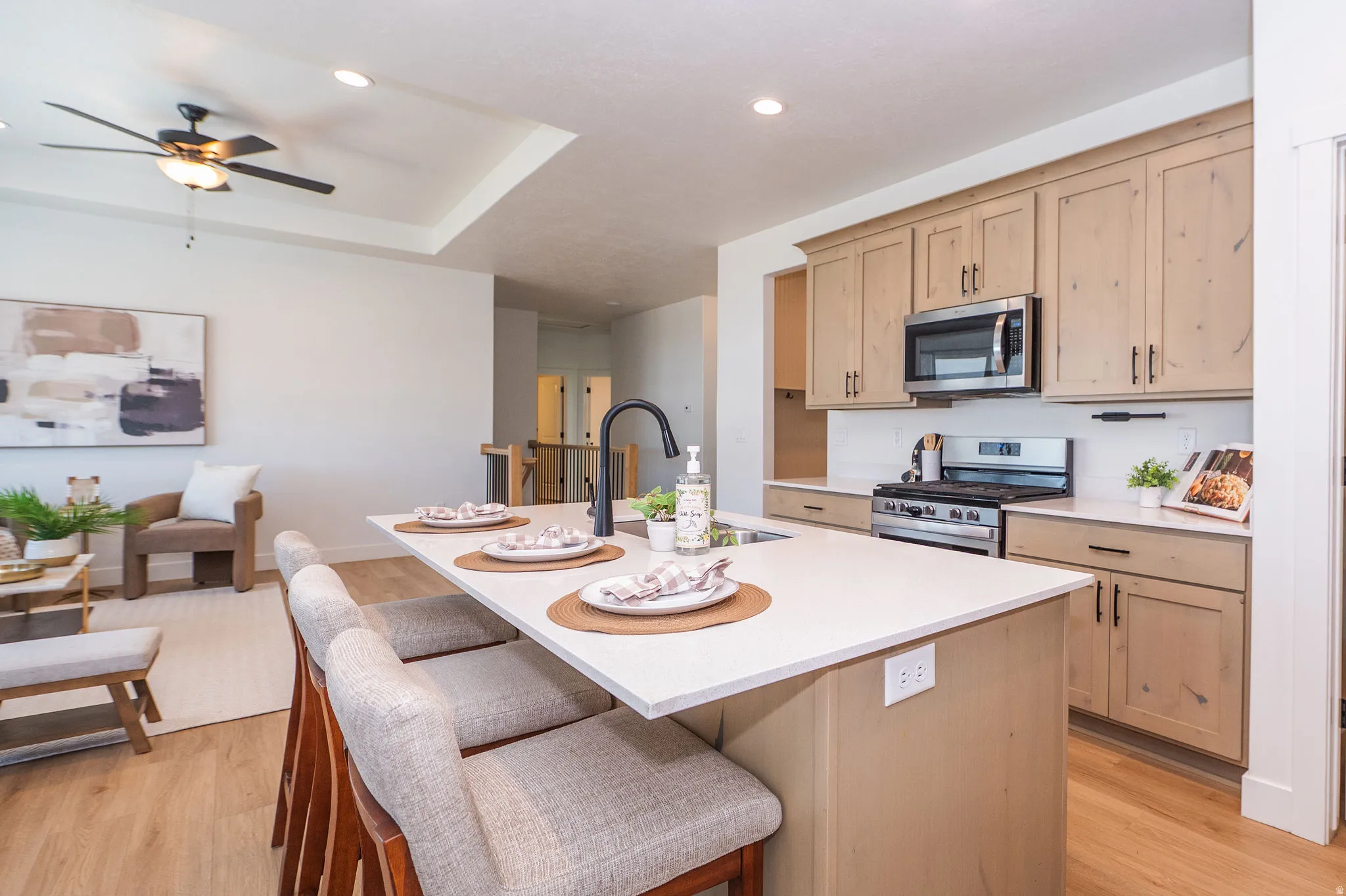 Island with breakfast bar