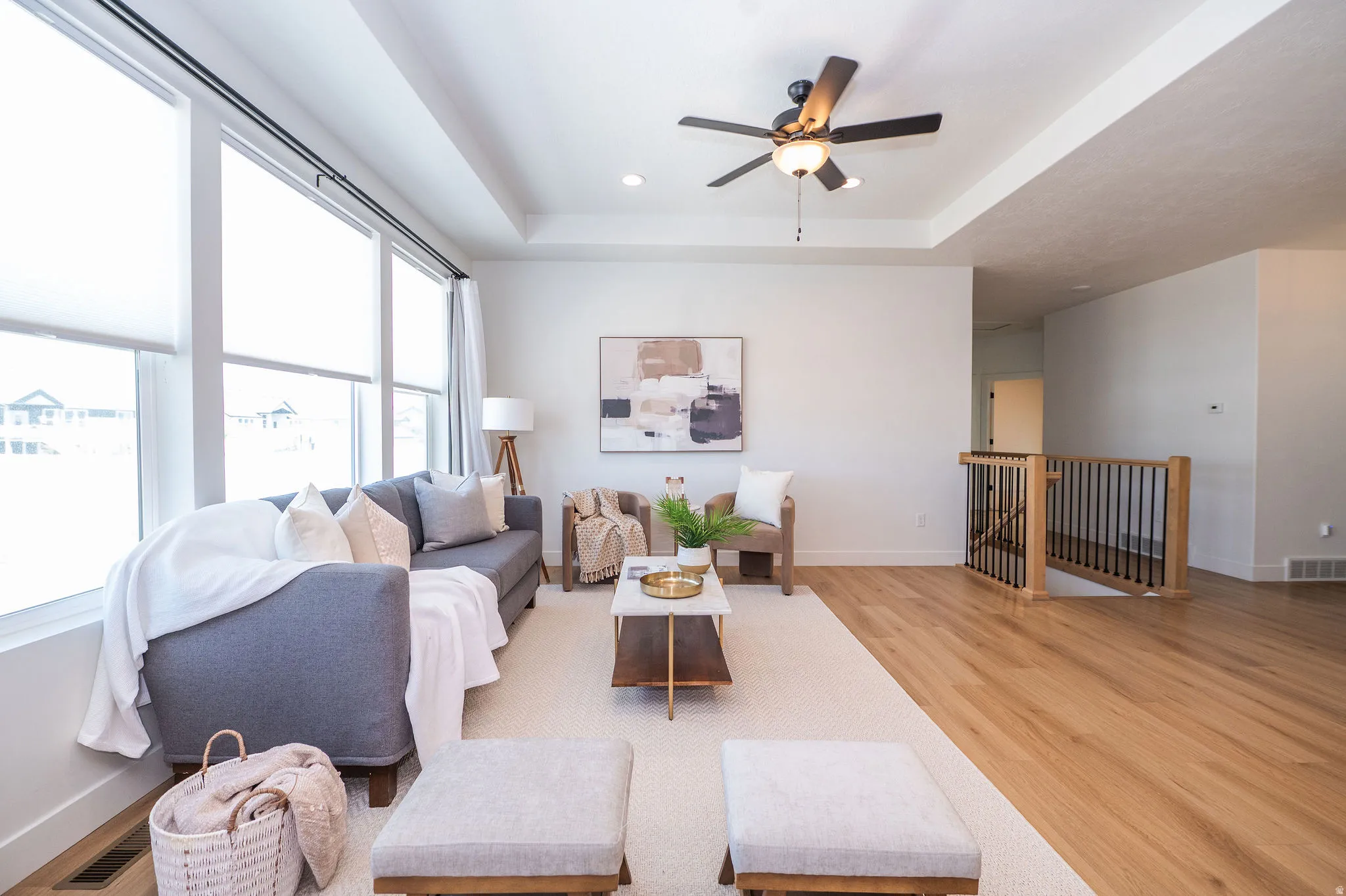 Tray ceiling with ceiling fan