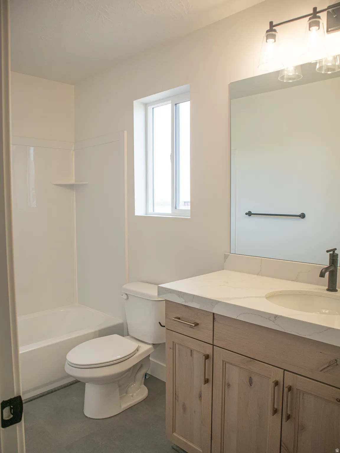 Upstairs full bathroom